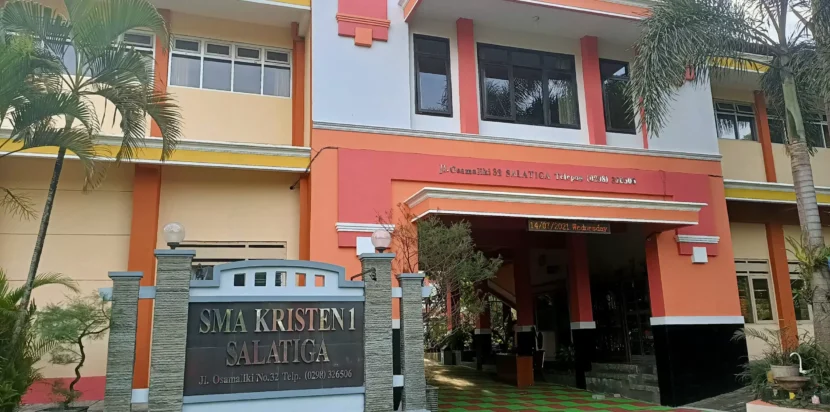 Gedung Utama SMA Kristen 1 Salatiga Gedung Utama SMA Kristen 1 Salatiga